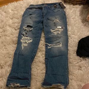 NWT  Abercrombie and Fitch low rise slim boyfriend jeans